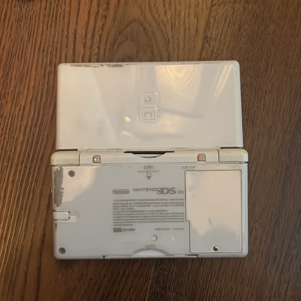 Nintendo DS Lite - Picture 4 of 10